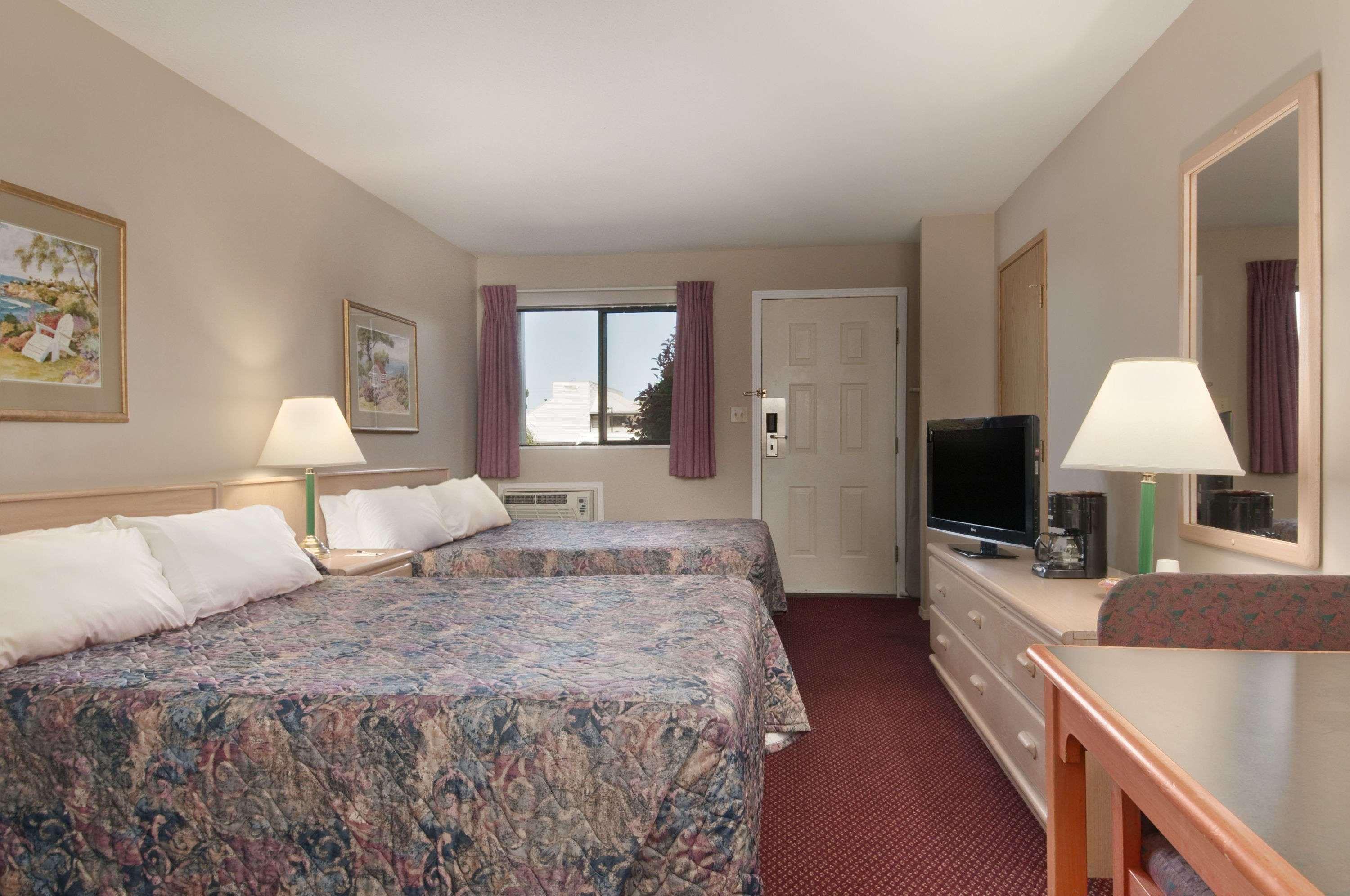 Coast Courtenay Hotel Esterno foto