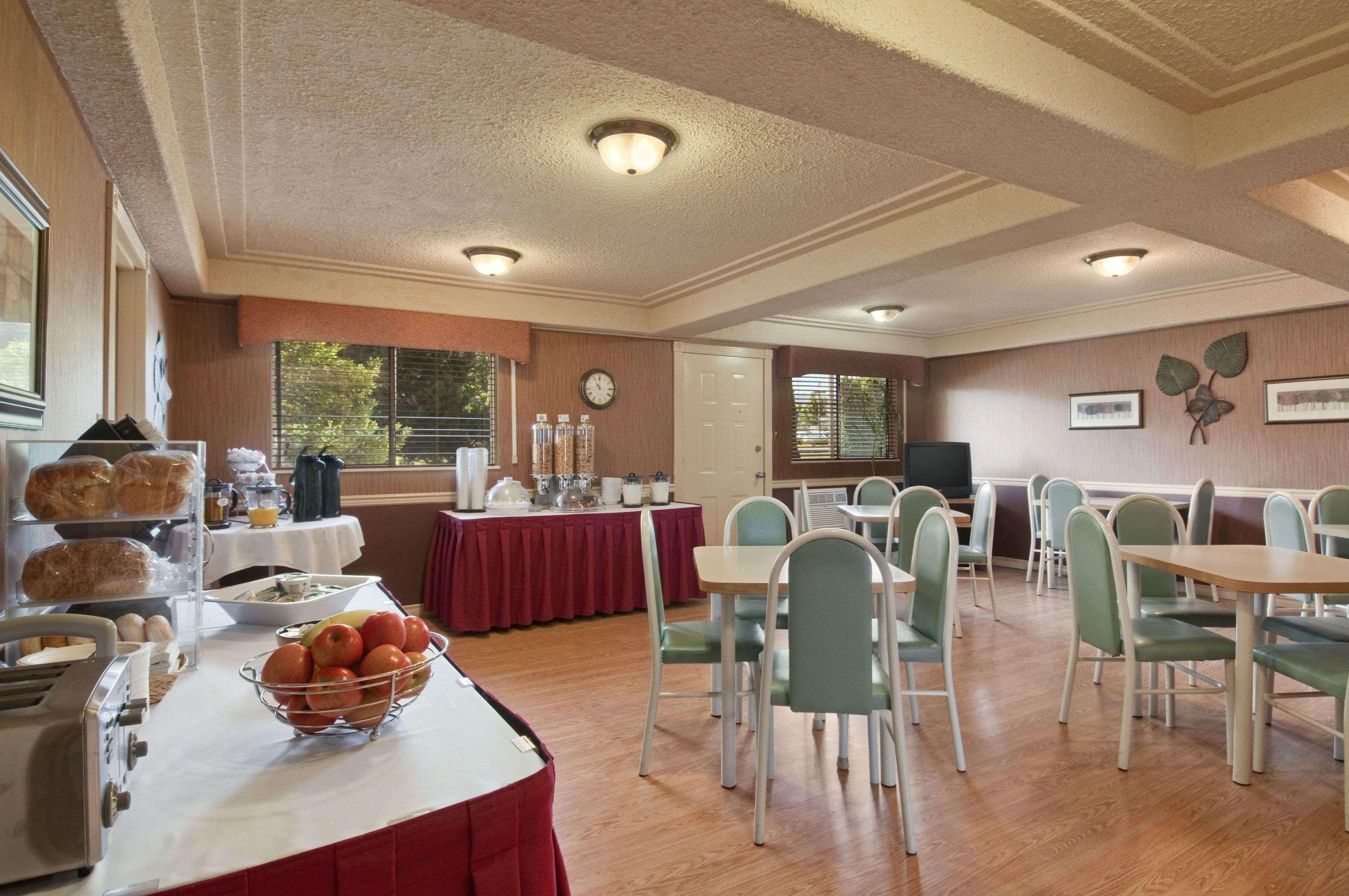 Coast Courtenay Hotel Esterno foto
